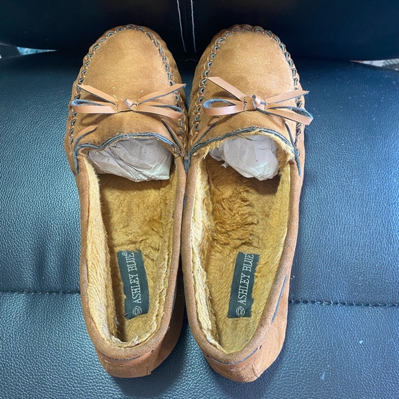 Ashley Blue Moccasin Slippers Brown Size 9.5 - Picture 10 of 12